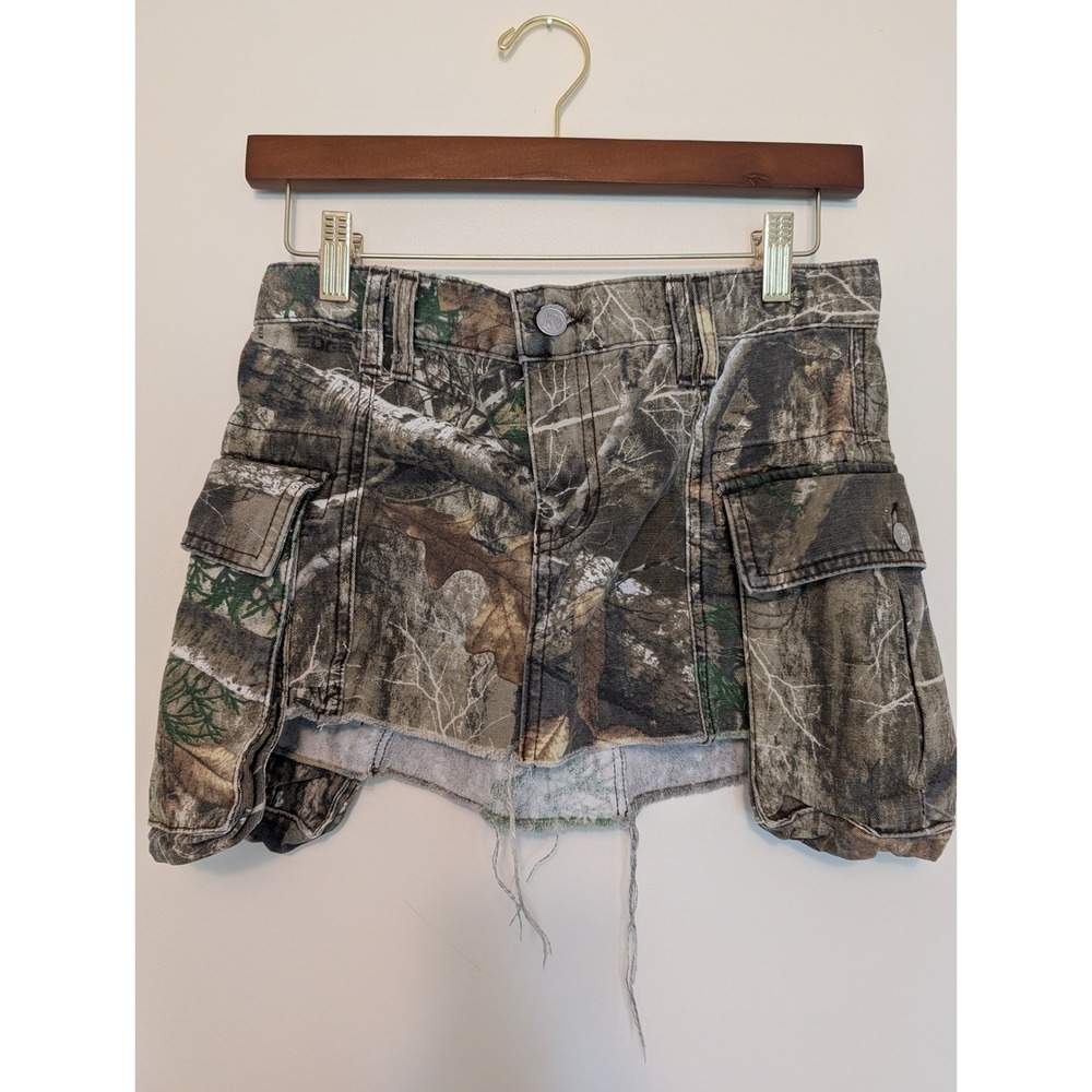 REVICE Camo Cut Off Raw Hem Cargo Mini Skirt Womens XS Low Rise RealTree Utility
